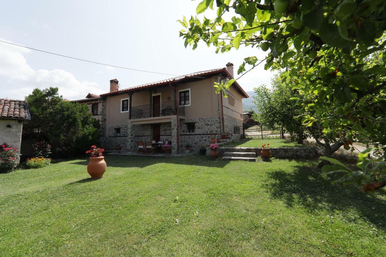 Dora'S House At Agios Germanos Prespes Guest House Bagian luar foto
