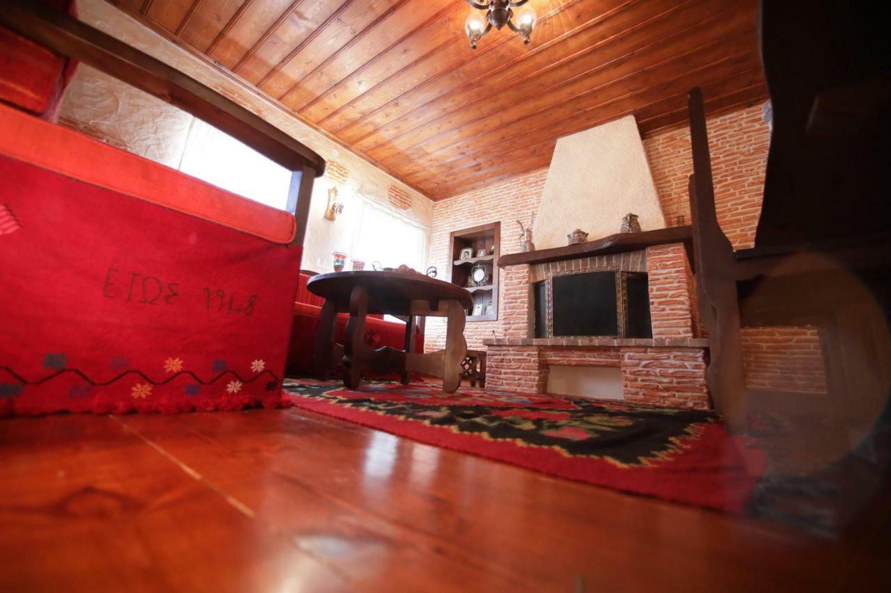 Dora'S House At Agios Germanos Prespes Guest House Bagian luar foto